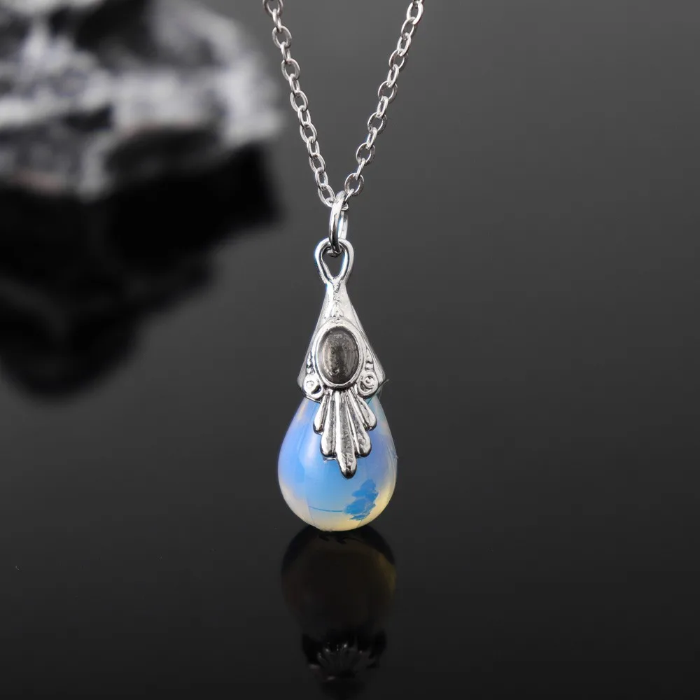 Drop-Shaped Moonstone Pendant Necklace Women\'s Necklace Fashion Metal Sliding Crystal Inlaid Pendant Accessories Party Jewelry