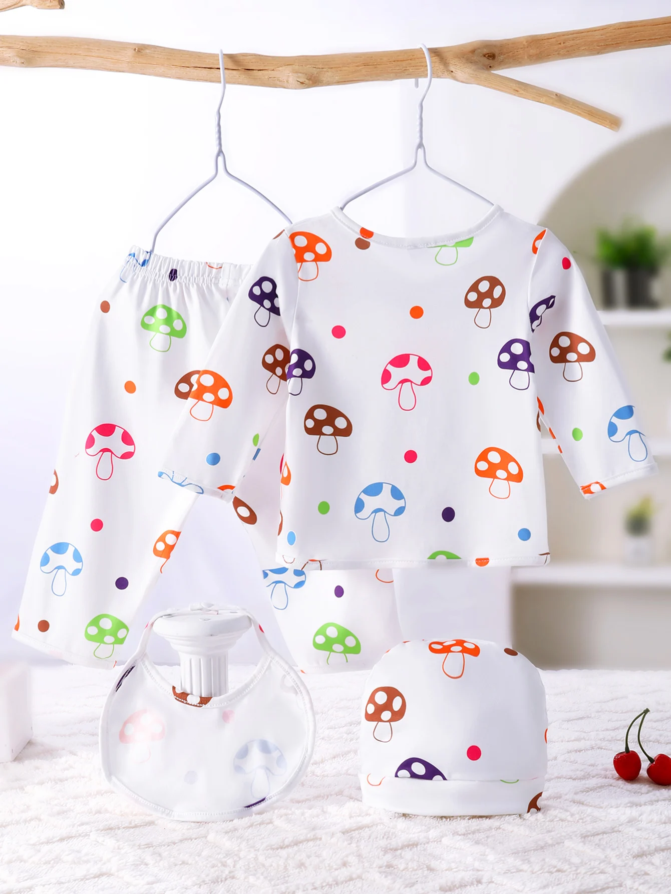 Newborn Four-Piece Baby Clothing Set, Cute Colorful Mushroom Print Long-Sleeve Cardigan Top + Long Pants, Hat, and Bib 4-Piece Set, Suitable for Male and Female Babies, Perfect for Full-Month Gifts