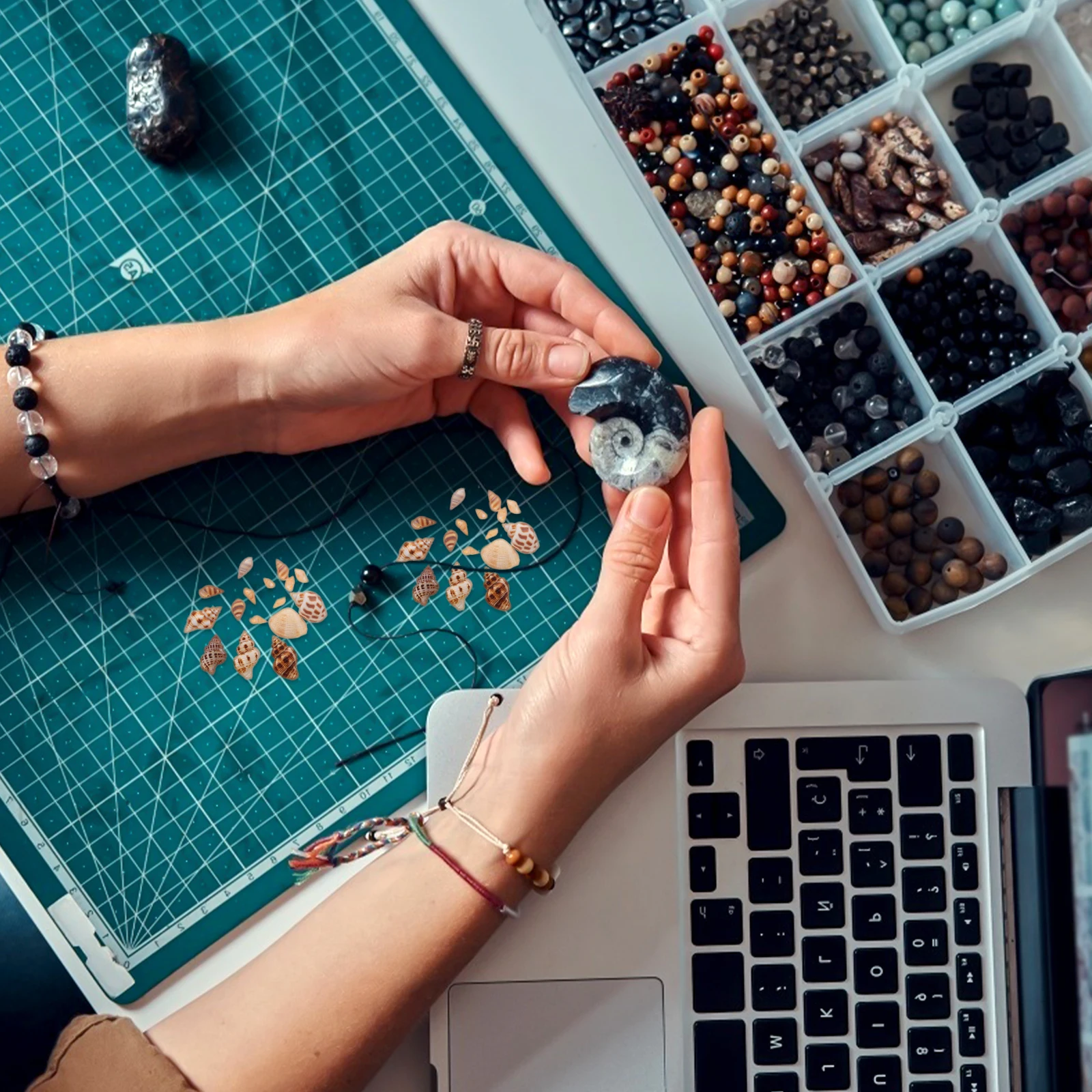 

2 Boxes 60g Seashell nament DIY Craft Scattered Beads Fish Tank Decor Accessories Home Office Desk Lifelike Seashell