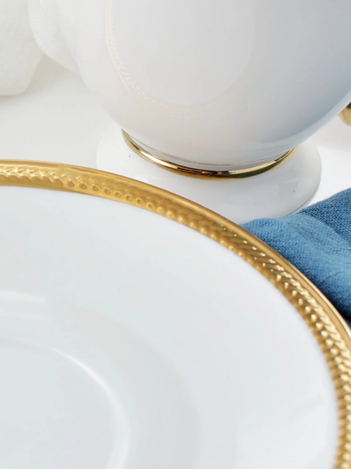 100/200ml Ceramic Gold Painting Craft Coffee Cup And Dish Set European Coffee Cup Plate Comes With One Ceramic Spoon Tea Cup