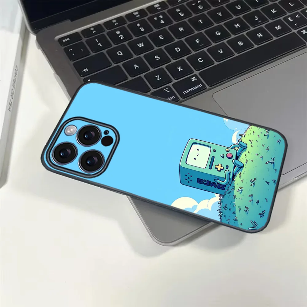 حافظة هاتف كارتون A-Adventures Time BMO لهاتف آيفون 16 15 14 13 12 11 PRO MAX PLUS حافظة صغيرة من مادة البولي يوريثان الناعمة والصديقة للبشرة