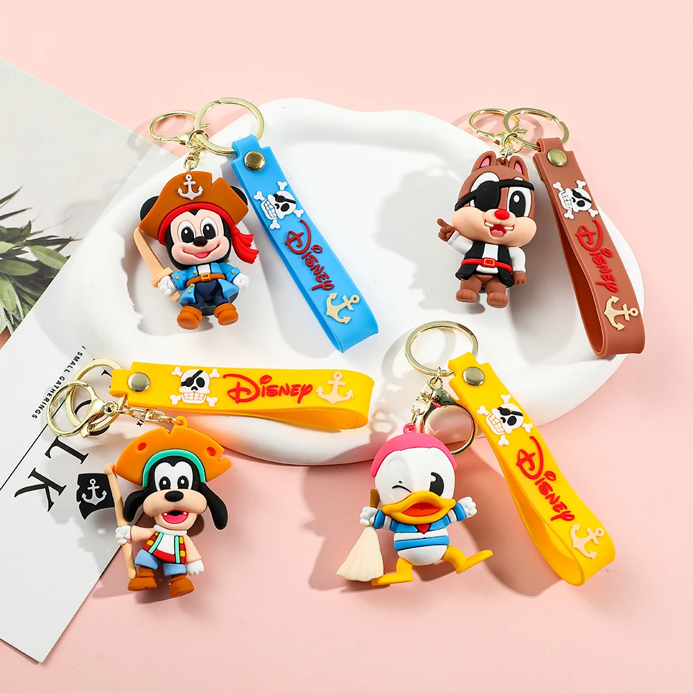 6 pezzi Anime Disney Portachiavi Nuova serie pirata Mickey Goofy & Stitch Portachiavi bambola Ornamenti Ciondolo per auto Giocattolo per bambini Regali di Natale
