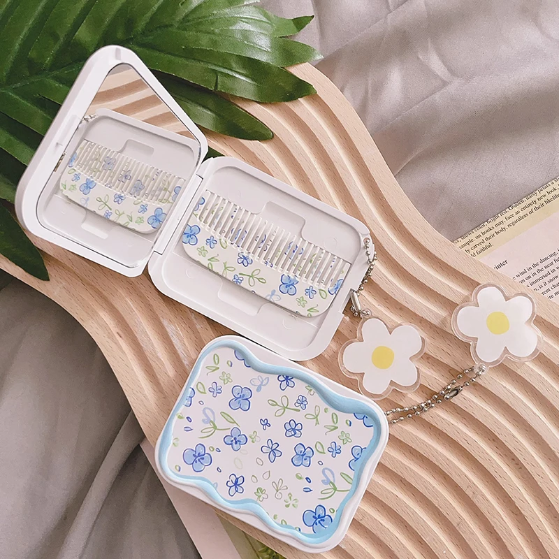 Specchio per il trucco pieghevole Flip-Top con fiore blu specchio tascabile portatile specchio per il trucco cosmetico rettangolare da donna con pettine