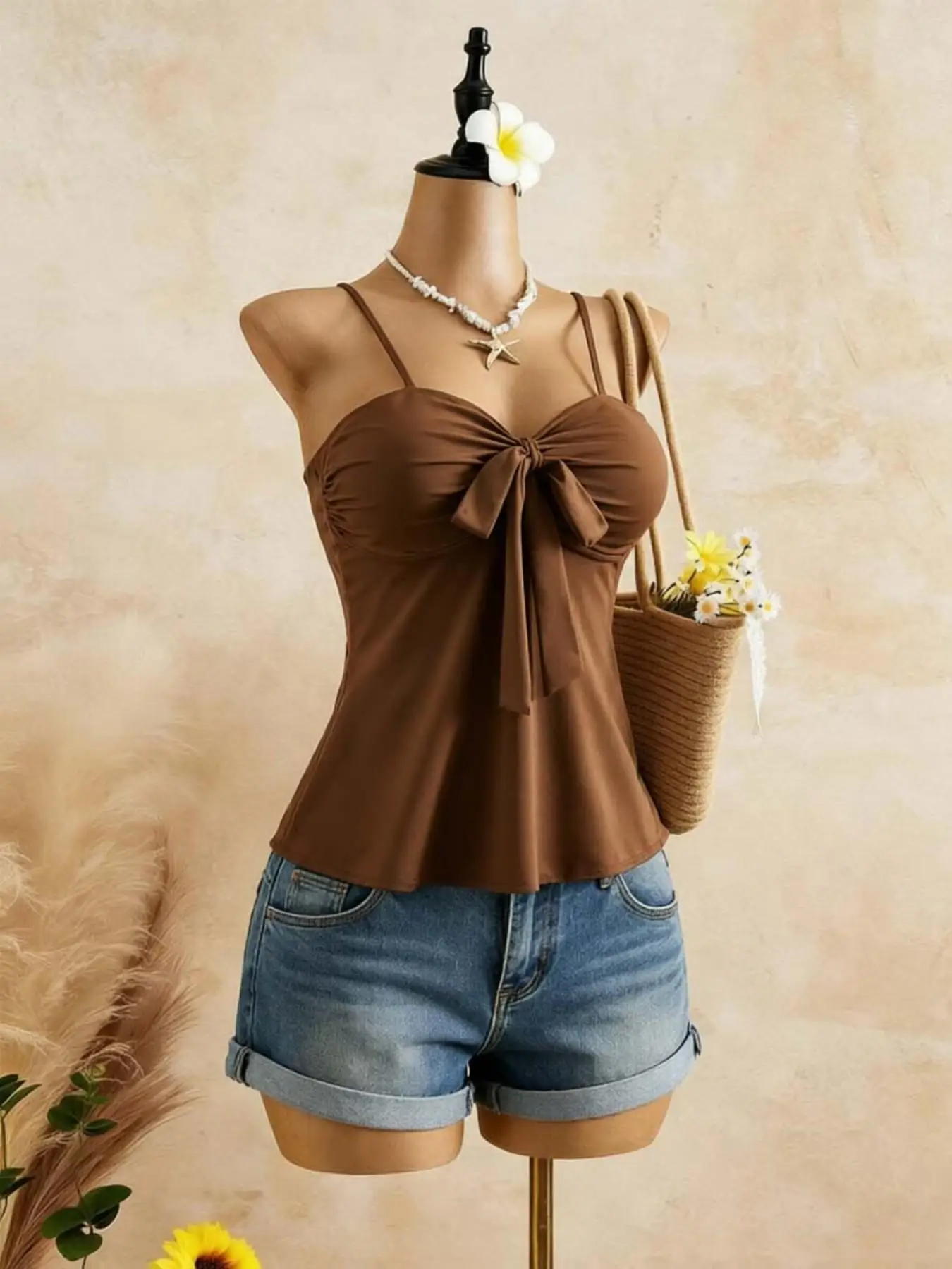 Damen Cami-Top mit Spaghettiträgern, Herzausschnitt, vorne gebundenem Twist und ausgestelltem Peplum, Sommer 2026, einfarbig Weiß, lässig, Urlaub, schmale Passform – Detail 3