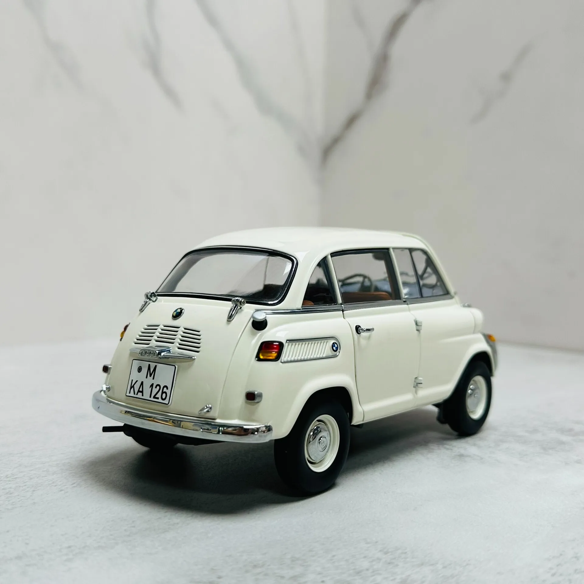 Autoart 1:18 600 Weißer Eierwagen Simulation Limited Edition All Open Alloy Metal Statisches Automodell Spielzeug Geschenk