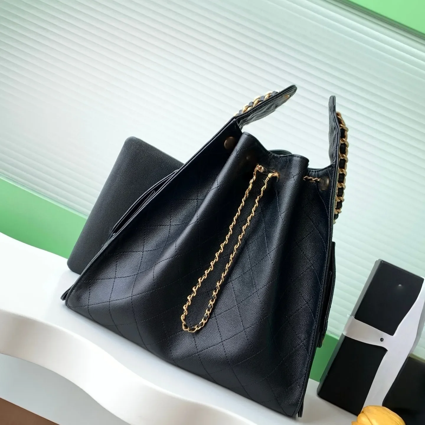 

Высококачественная стеганая кожаная сумка-ведро - сумка-тоут с украшением в виде золотой цепочки, стильная сумка-тоут для элегантных женщин..YD