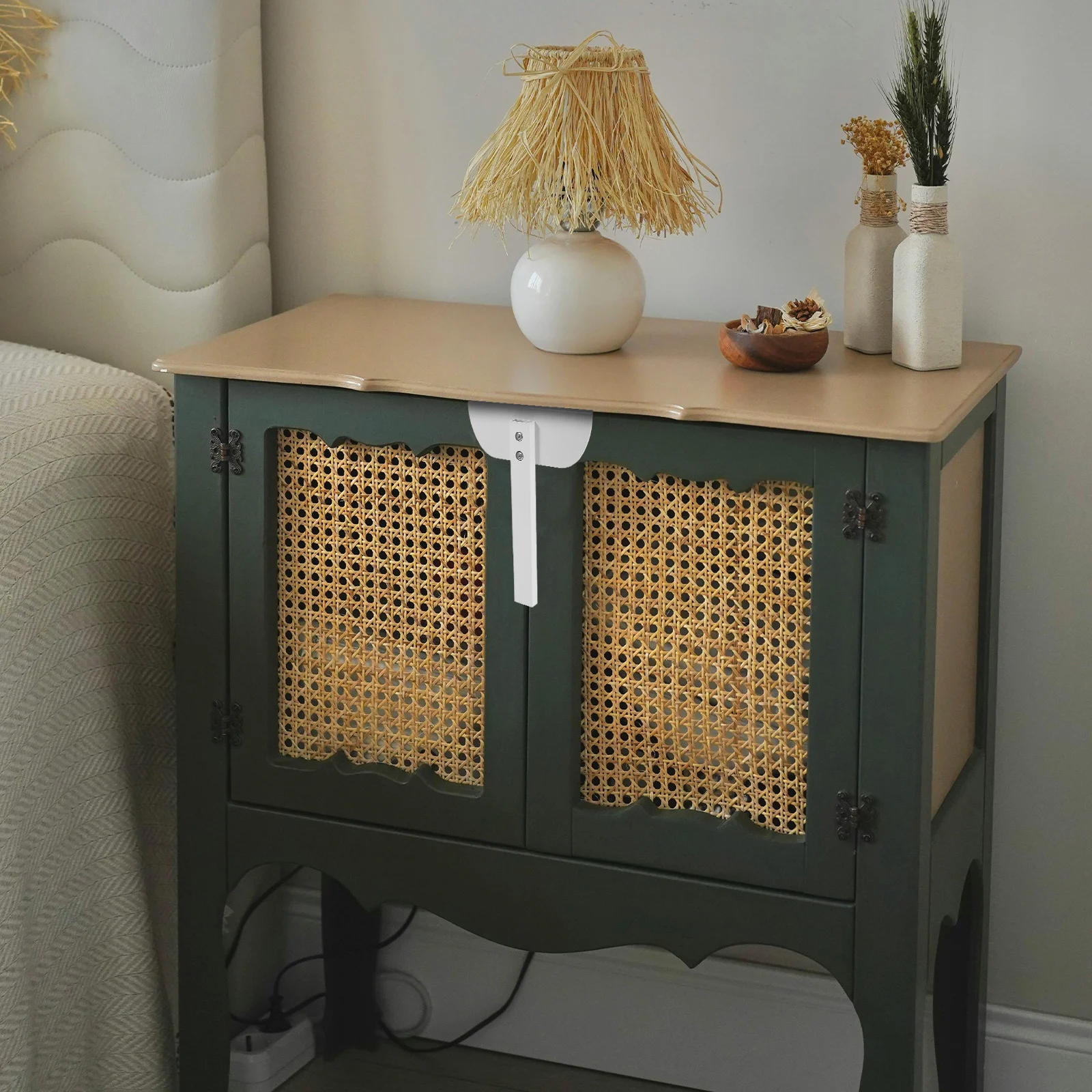 قفل باب معدني ثنائي الطي قابل للتعديل لسلامة الأطفال بدون تركيب قفل باب مزدوج للخزائن والأبواب القابلة للطي