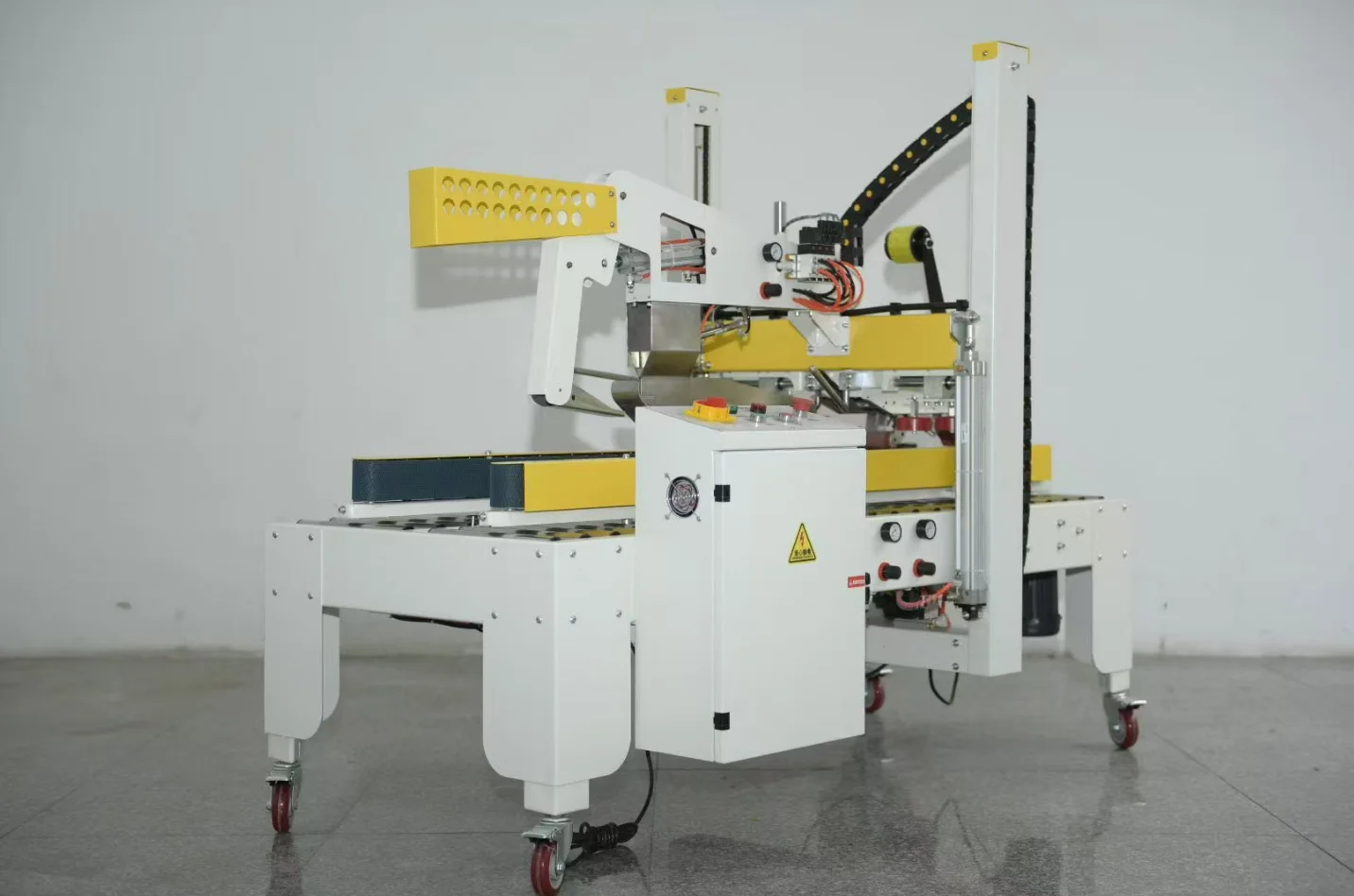 Fully Automatic Random/Self-Adjust Carton Case/Boxes Four Corner/Edge Sealer Sealing Taping Machine for Different Carton Size