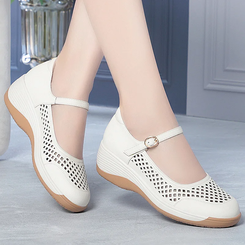

5cm Breathable Comfortable Thick Bottom Flat Platform Shoes Summer 2026 Med Heel Clogs Soft Leather Sandals Casual for Beach Mom