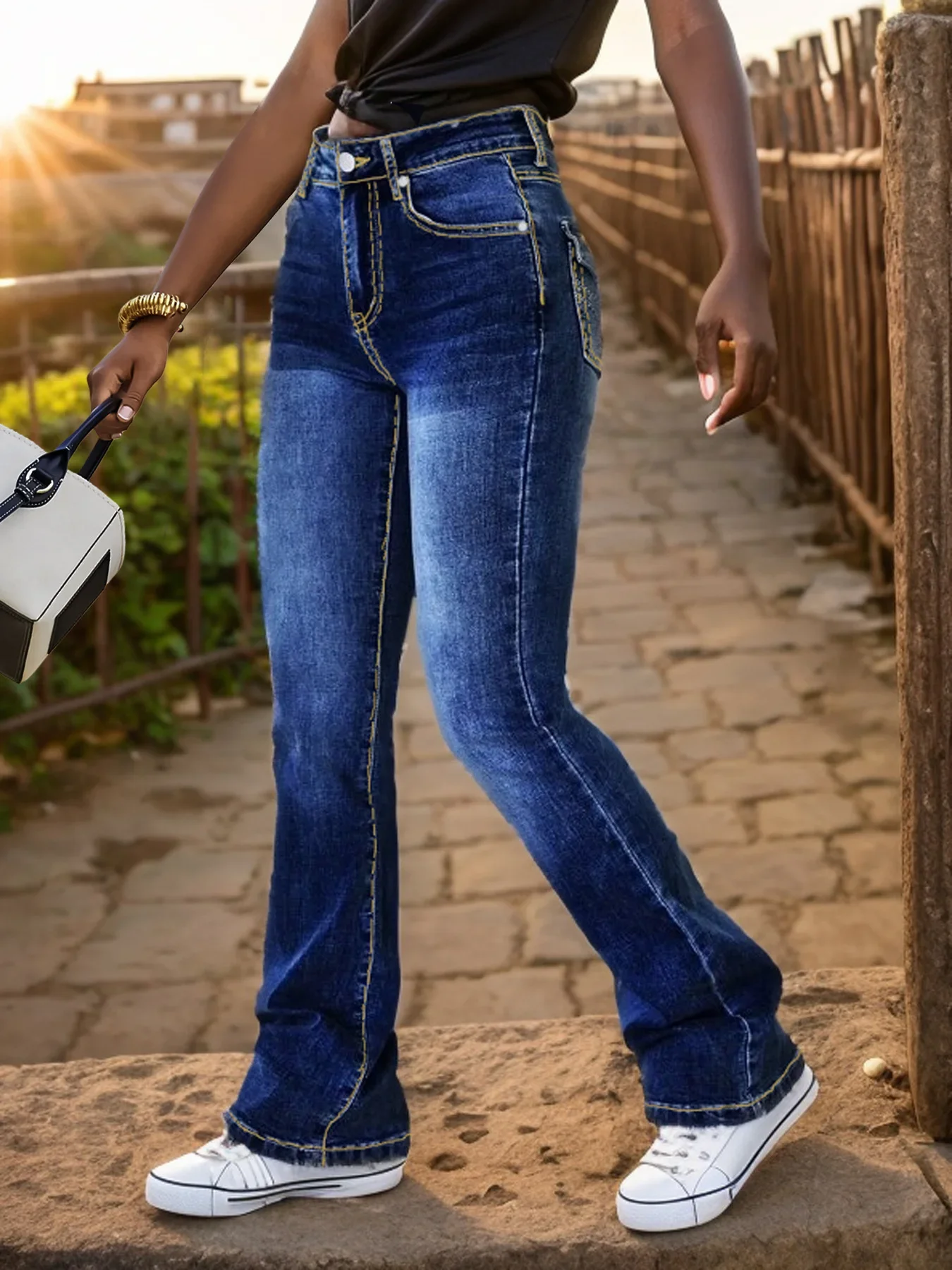 Pantalones vaqueros acampanados para mujer, vaqueros desgastados lavados, ropa de calle de cintura media, pantalones vaqueros de otoño 2025, pantalones con bolsillos bordados Vintage