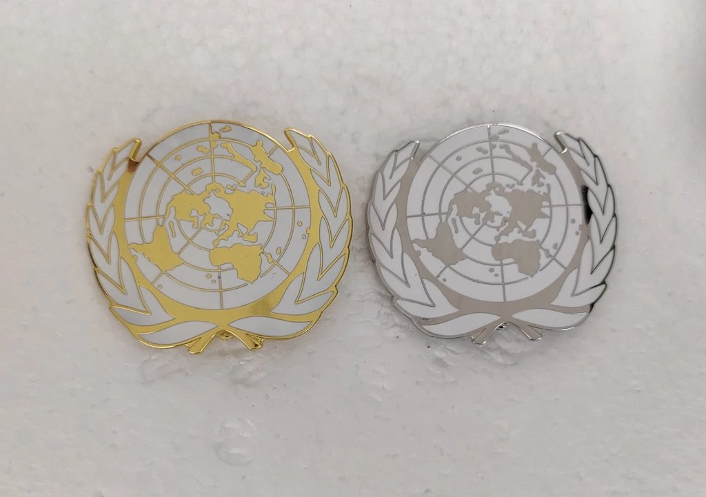 Gold And Silver UN UNITED NATIONS MEDAL BERET CAP METAL BADGE PIN COCKADE #2