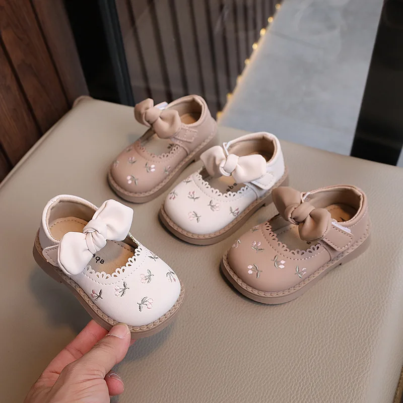 

Little Leather Shoes For Girls Baby Walking Shoes For Children Soft Soled Darling Shoes for Spring And Autumn 1 To 3 Years