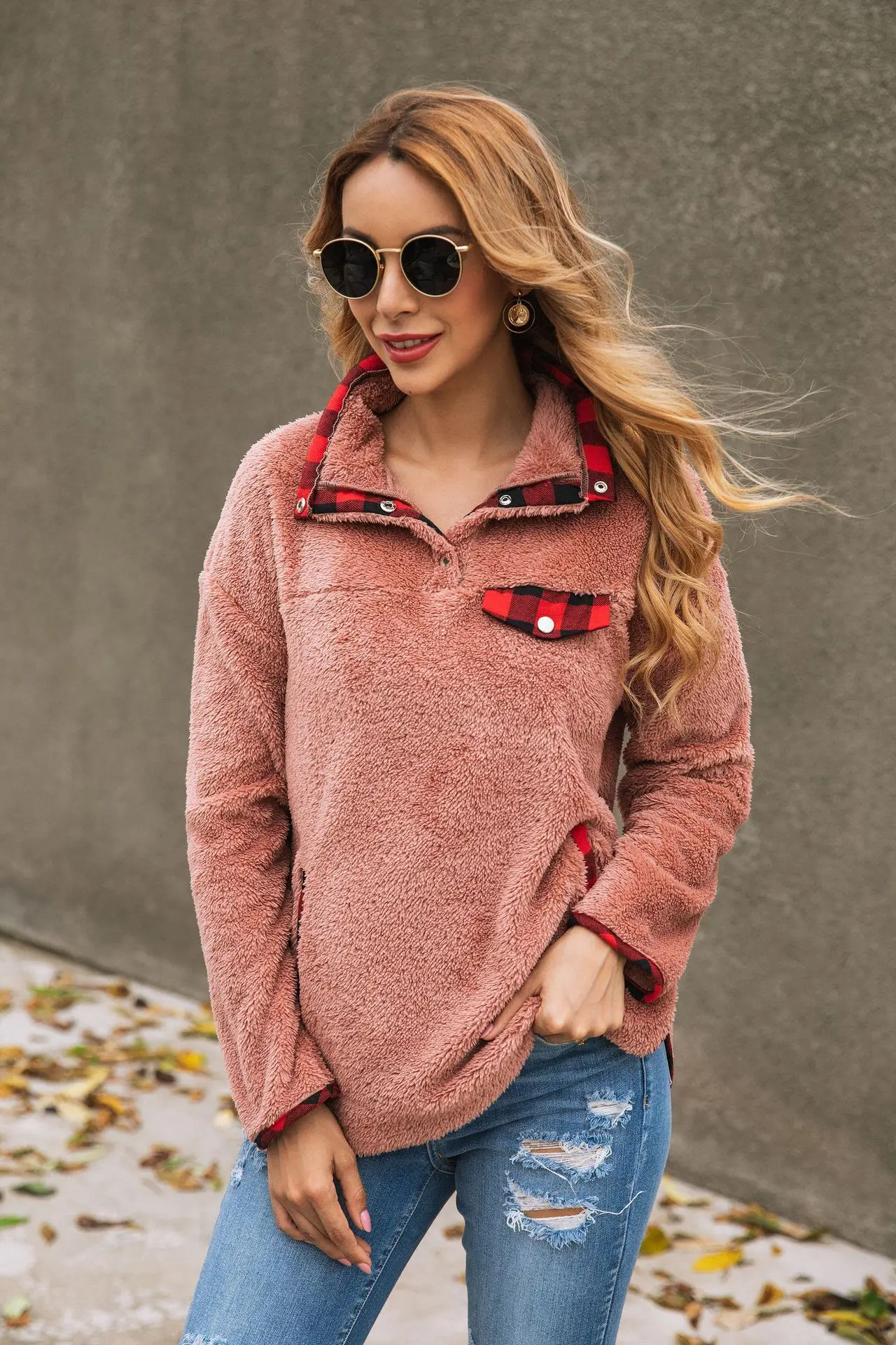 

Женский флисовый пуловер с клетчатой отделкой на осень-зиму, с воротником на молнии до середины, карманами, из мягкой ткани, повседневный топ