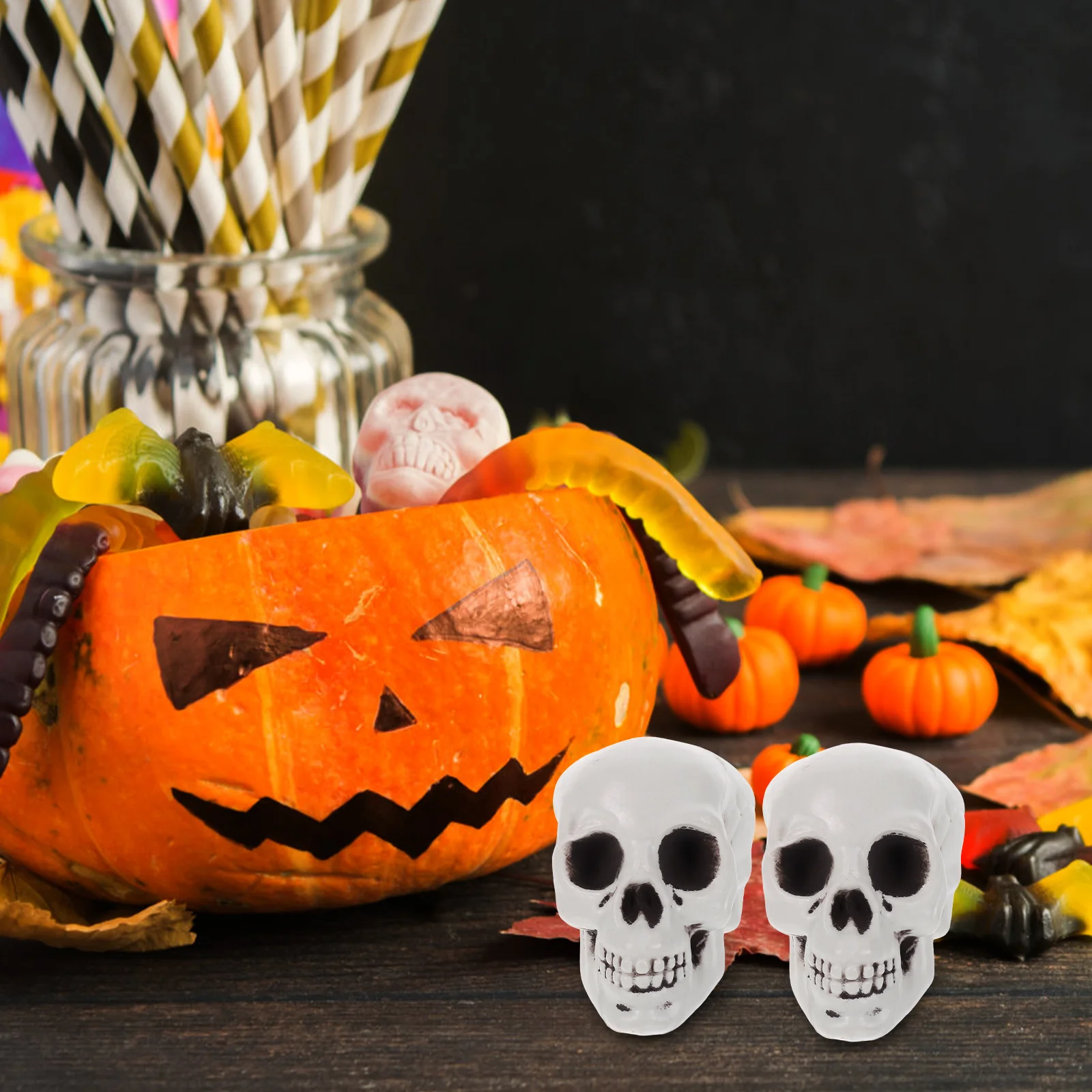 

2pcs Decor Halloween Skull Plastic Skull Ornament Scary Ghost Party Props Desktop Accessories Masquerade Cosplay Set Bright