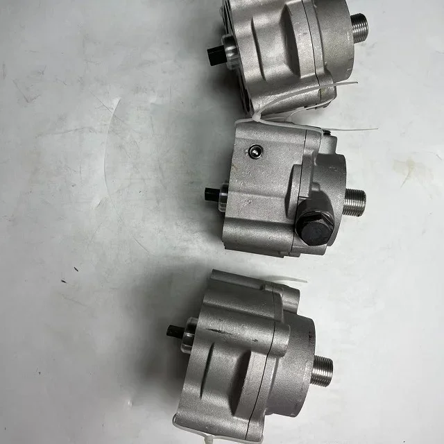 MM430-32601 Excavator Engine Part Oil Pump for E305 E303 K4F E303 K4N Construction Machinery Parts