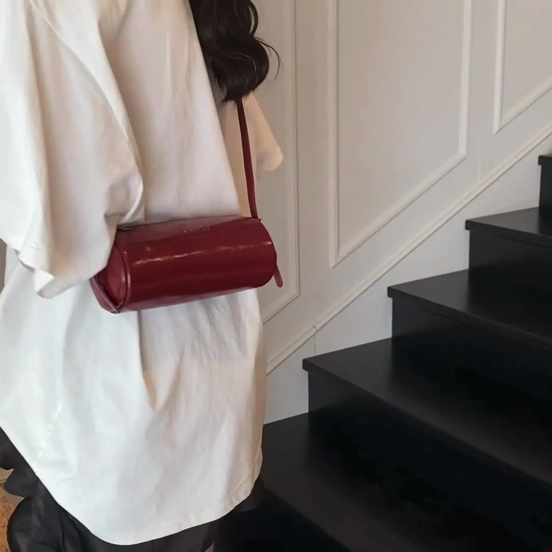 

1pc 2026 Trendy Cylinder Clutch Bag for Women - Patent Leather, Embossed Detail, Multi-Color, Versatile Handheld & Crossbody