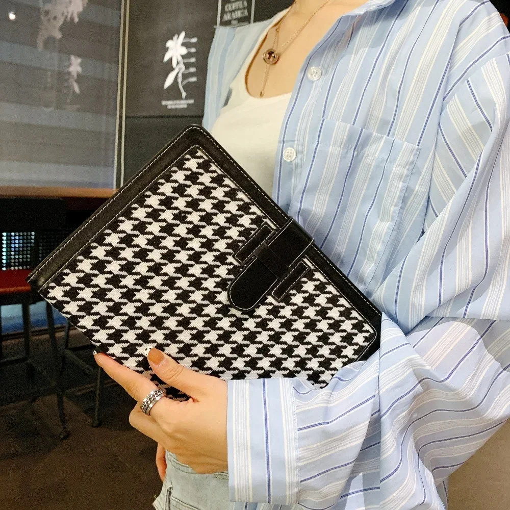 

Black Houndstooth iPad Case for 2024 Pro11/Air5/4 10.9/Pro11 2021-2022/10.2 9th/8th Gen/Mini6/1-5/9.7/Air2 Cover with Stand