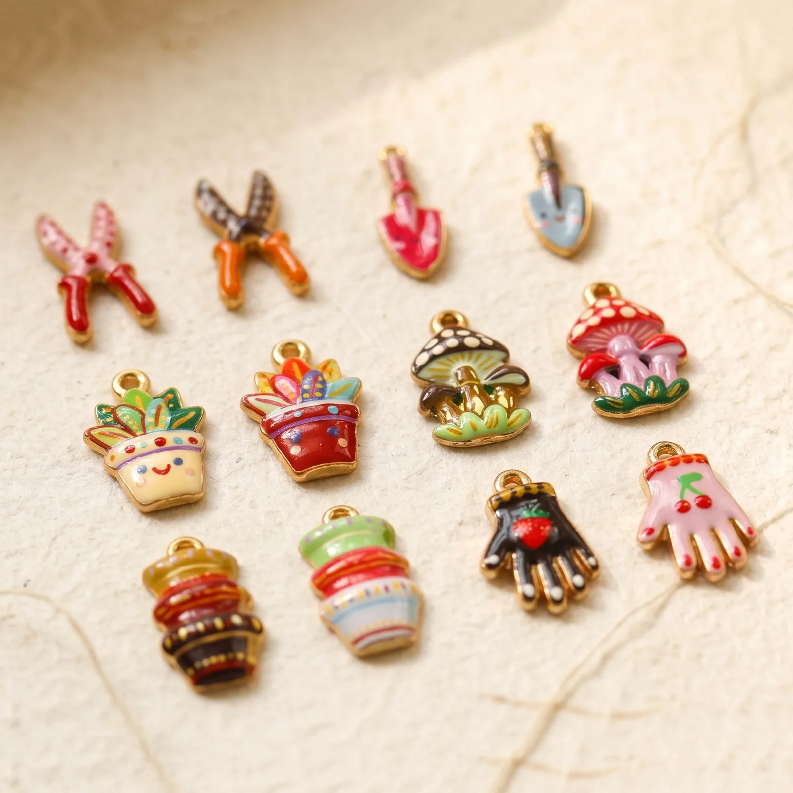2 Stück Handschuhe, Scheren, Schaufeln, Pilze, Charms, 304 Edelstahl, 18K vergoldet, bedruckte Anhänger, DIY Halskettenherstellung, Großhandel – Detail 4