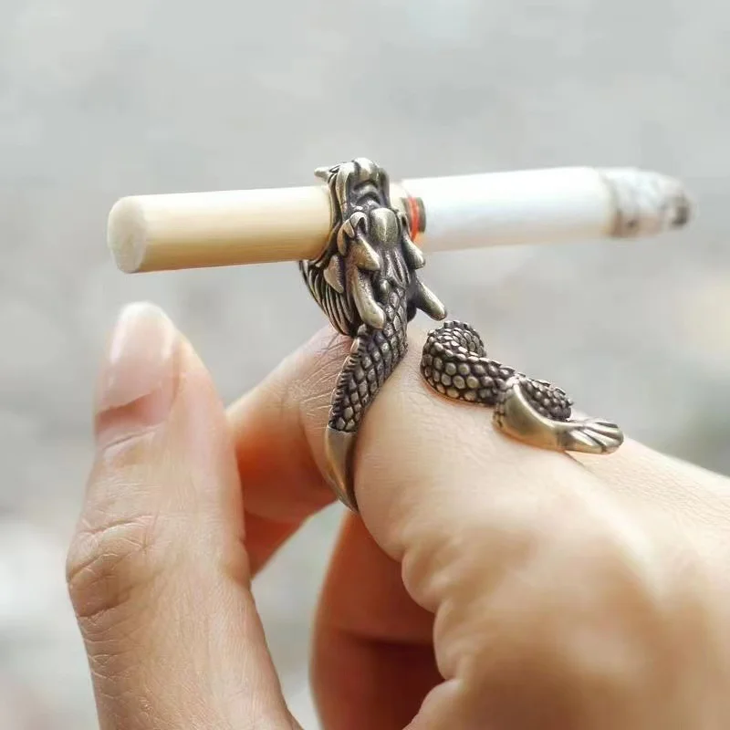 Retro Personality Men\'s Golden Dragon Clip Cigarette Ring Cigarette Holder Hand Jewelry Simple temperament Men\'s daily ornaments