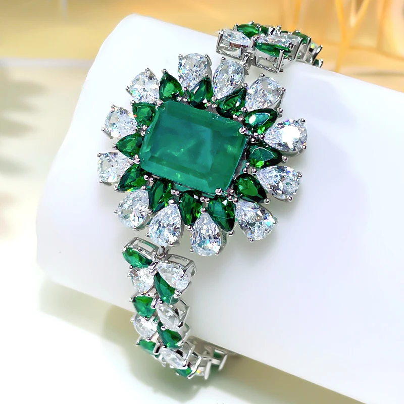 

Luxury and Versatile Style, Emerald 925 Sterling Silver Bracelet Inlaid with High Carbon Diamond Banquet Exquisite Luxury Inlay