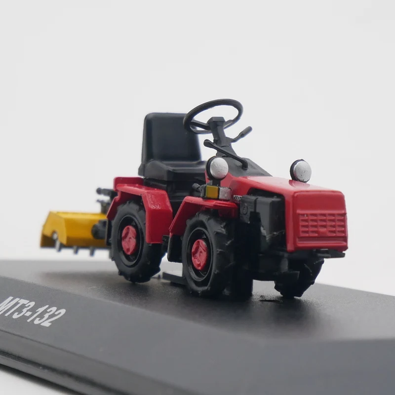 

IXO 1:43 Scale Diecast Alloy MTZ-132 Soviet Tracked Tractor Toys Cars Model Classic Nostalgia Adult Gift Souvenir Static Display