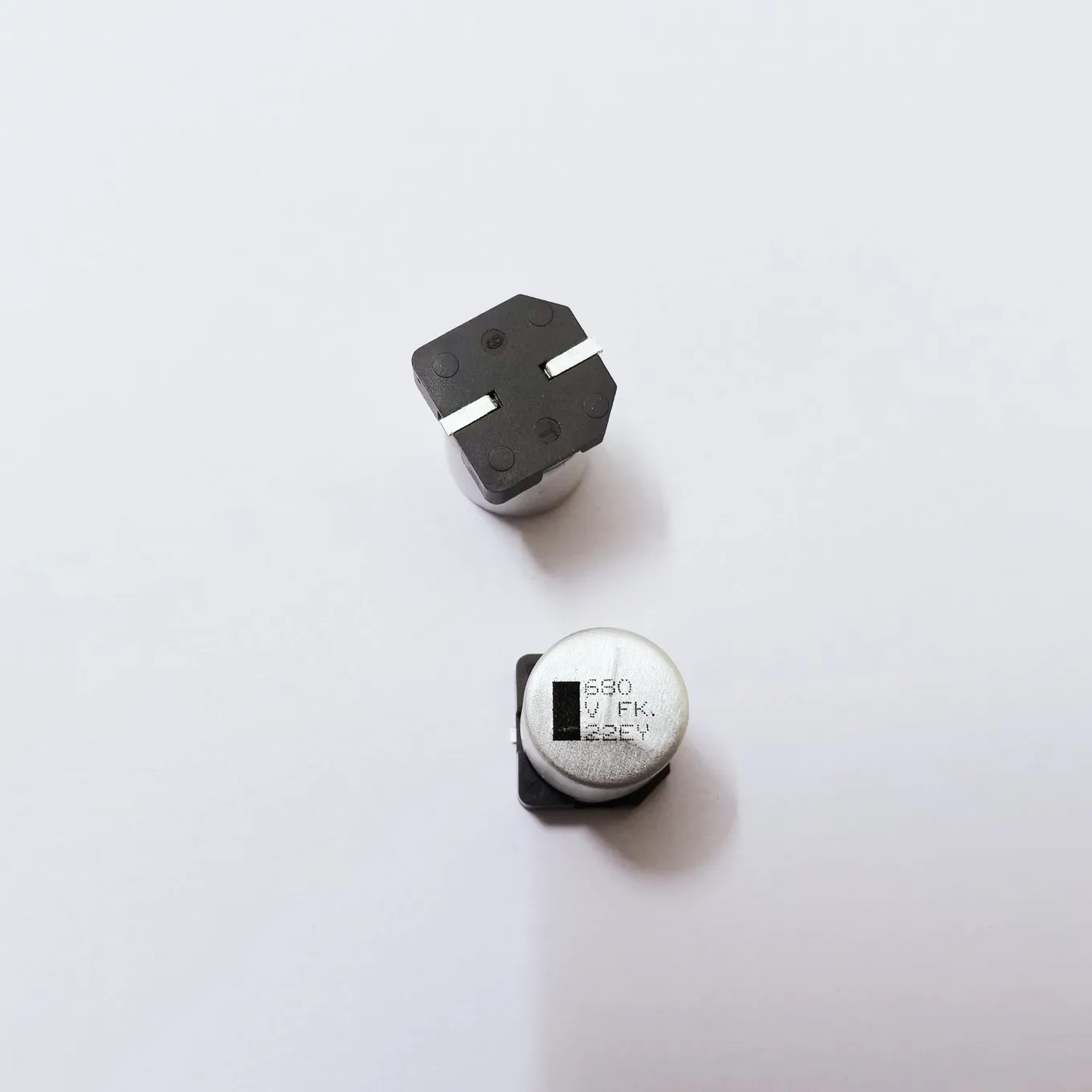 

Original new 100% EEVFK1V681Q 35V680UF 12.5*13.5MM low resistance SMD electrolytic capacitor (Inductor)