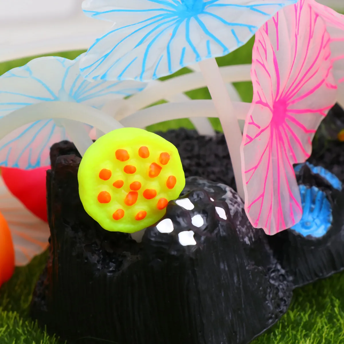Plantes d'aquarium artificielles réalistes qui brillent dans le noir, décoration de réservoir de poissons en silicone, non toxique, base stable pour eau douce et eau salée