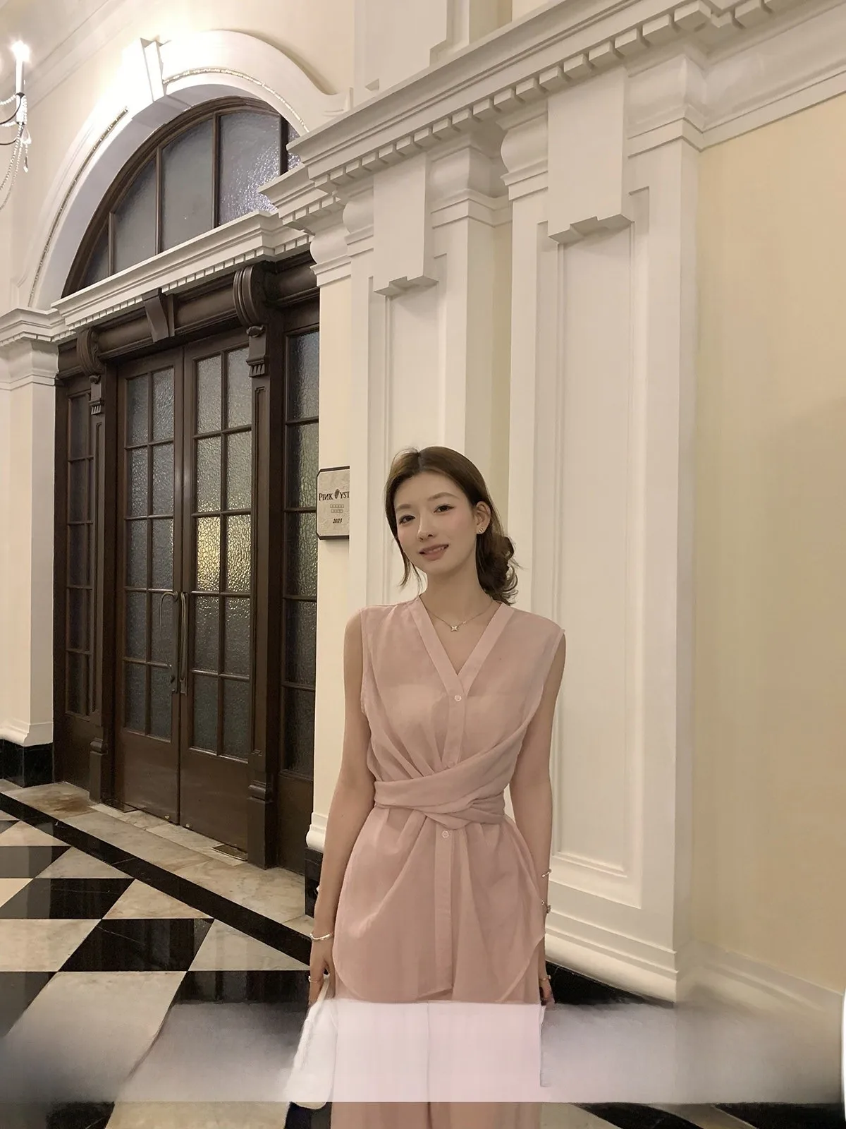 

Комплект Yoyozhang Lazy Queen: Розовые брюки с V-образным вырезом, поясом и широкими штанинами, повседневный модный комплект для женщин