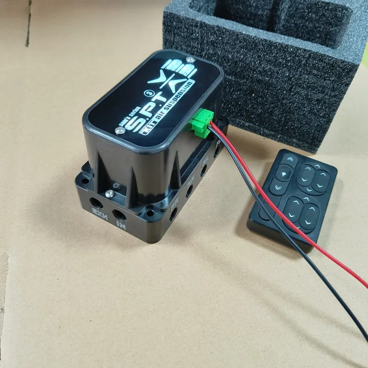Car Air Suspension Complete Kits Wireless Remote Control Valve Block and Five Seents Air Ride Management 1/8 NPT Sensor Kits