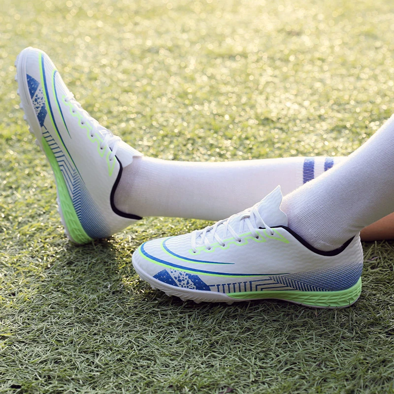 Zapatos de fútbol TF/FG antideslizantes para hombres, zapatos de entrenamiento con cordones, zapatillas ultraligeras, botas de fútbol bajas de alta calidad, 35-45