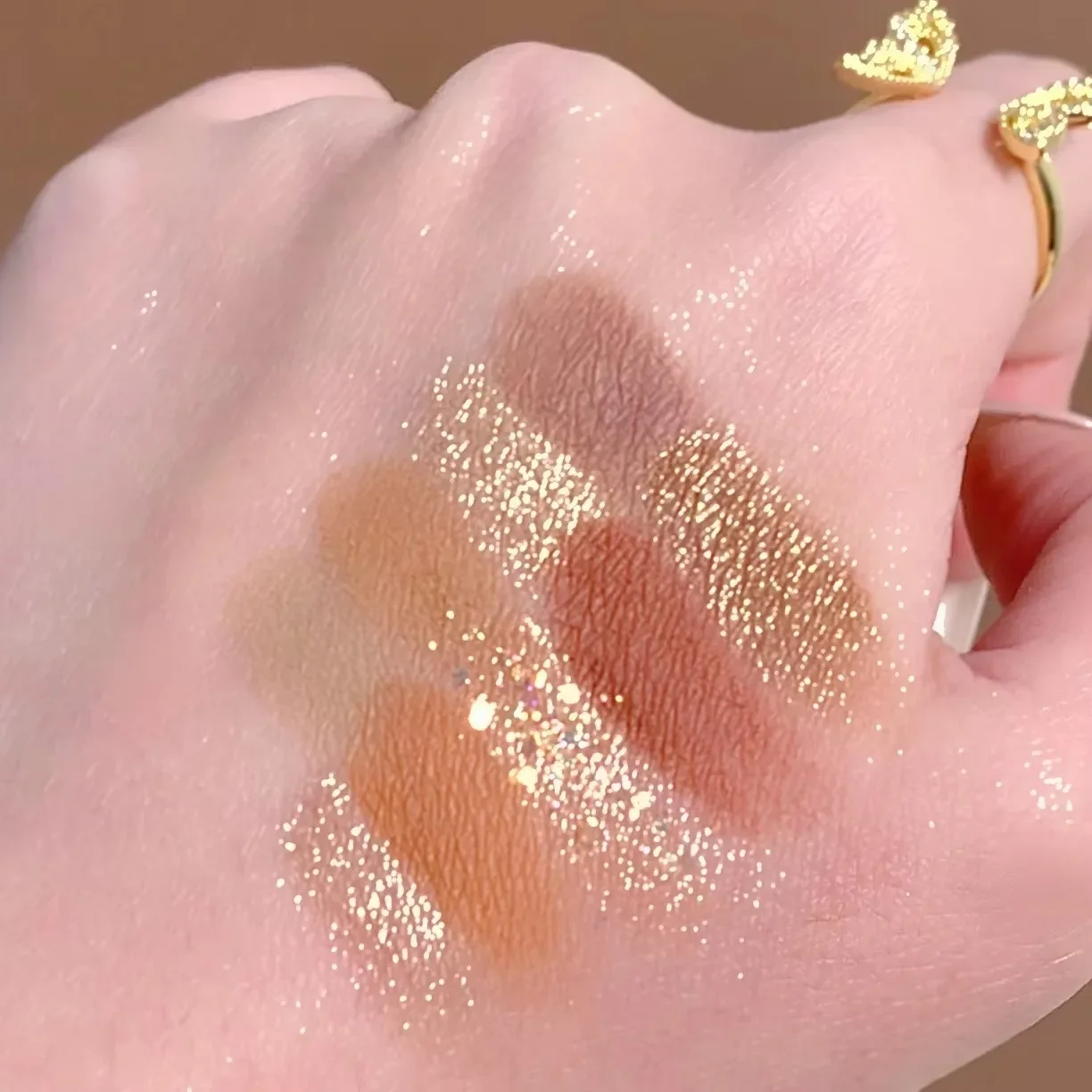 25 色のアイシャドウ パレット アース トーン マット & シマー 秋冬 低彩度 オレンジ ブラウン メイクアップ ブラシ付き