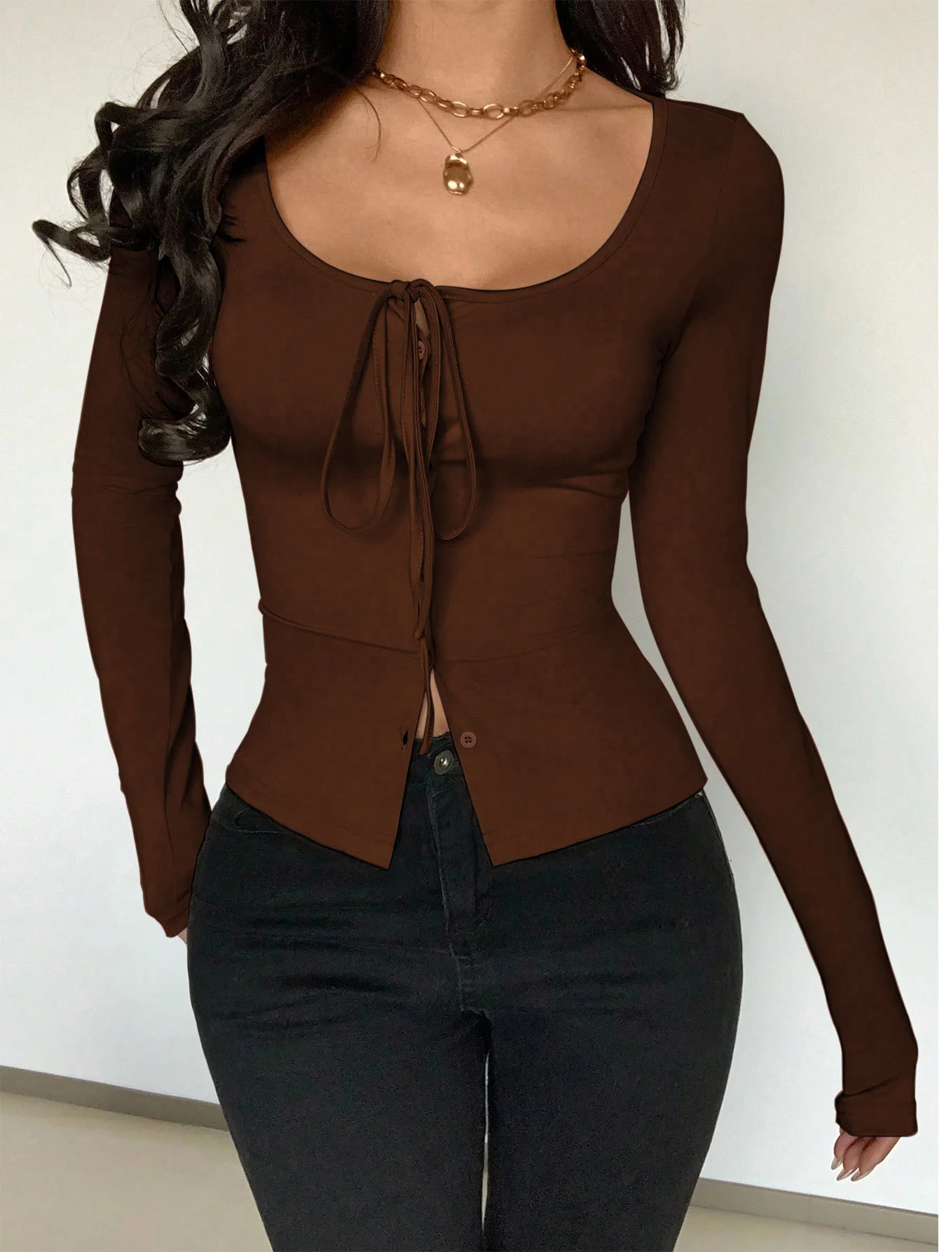 Heiße Mode, für alle Jahreszeiten, vielseitige, trendige Damen-Strickjacke mit langen Ärmeln und schlichten Knopfdetails. – Detail 1
