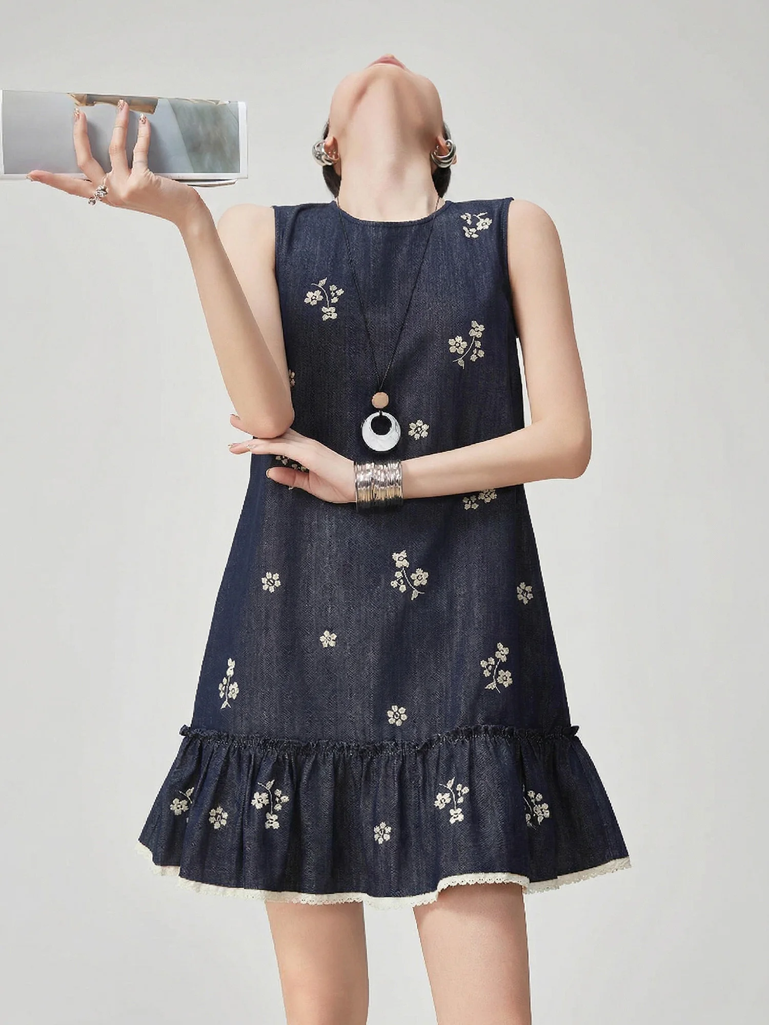 Retro Sleeveless Embroidered Lace Hem Denim Dress Women's A-Line Skirt Summer Design Sense Natural Waist Polyester Fiber