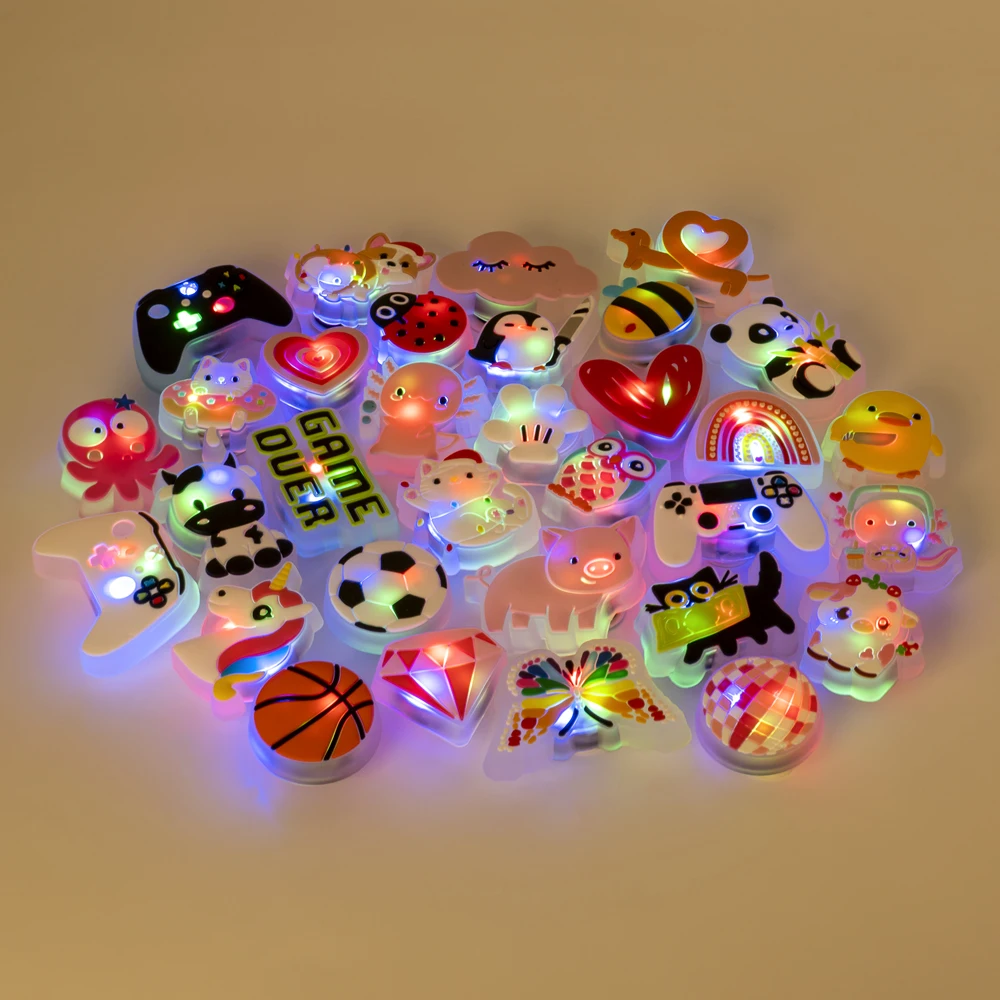 1 stücke LED Junge Schuh Charms Kinder LED Pins Gamepad Fußball Basketball Sport Niedlichen Tier Beleuchtete Schuh Zubehör Dekorationen schnalle – Detail 2