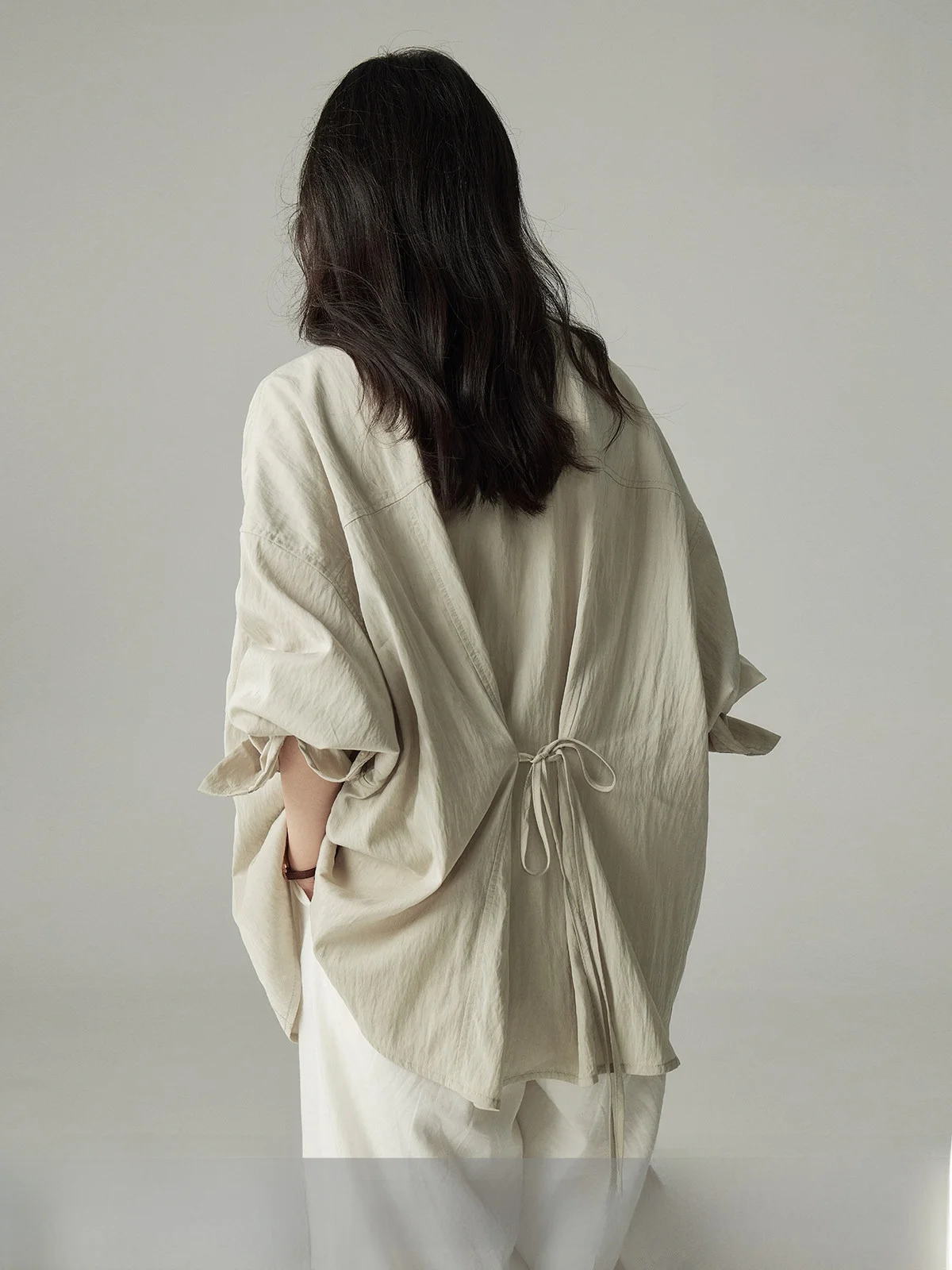 

Женская свободная рубашка Aya Home, весна-лето, новинка 2026, с отложным воротником, длинным рукавом, завязками на спине, базовый повседневный топ, стиль Clean Fit