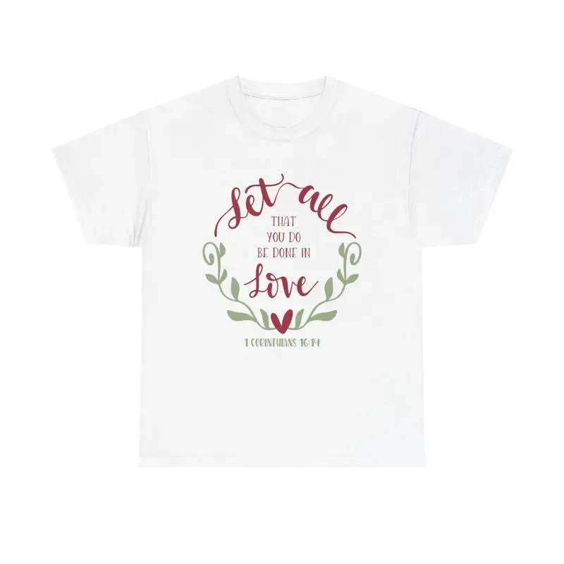 Camiseta Be Done in Love fé cristã 1 Corinthians 16 14 citação de versículo da Bíblia