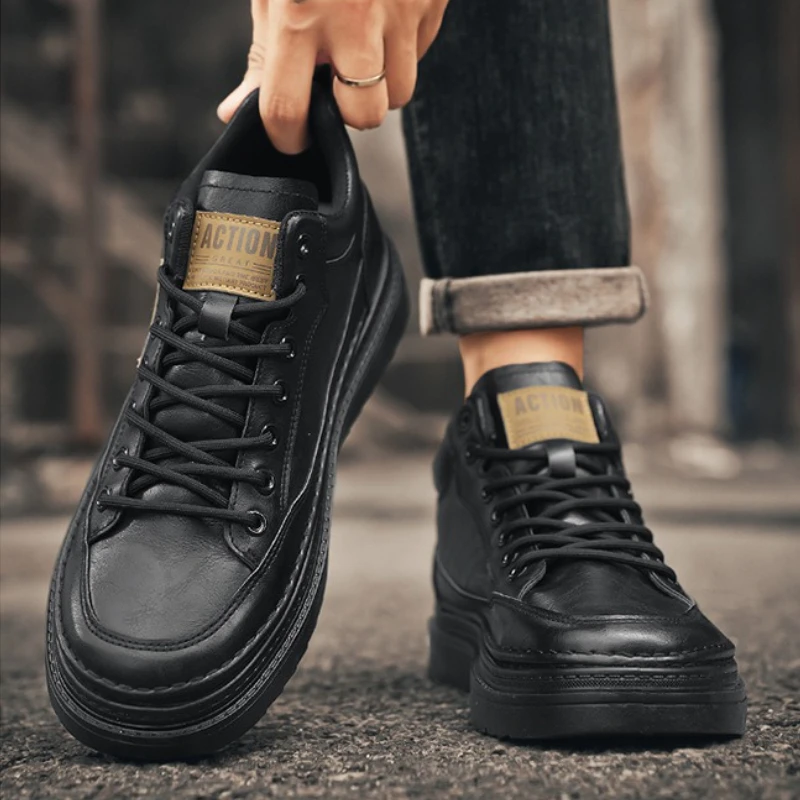 أحذية رجالية موضة أحذية جلدية عالية الجودة 2026New أحذية رياضية من الجلد غير رسمية الدانتيل يصل حذاء من الجلد للرجال منصة عدم الانزلاق الجوارب