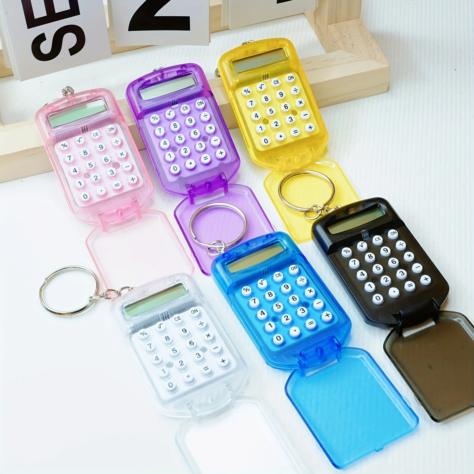 Mini calculadora de 8 bits, llavero exquisito, calculadora abatible colgante, suministros para estudiantes, Color gelatina, acceso diario de aprendizaje portátil