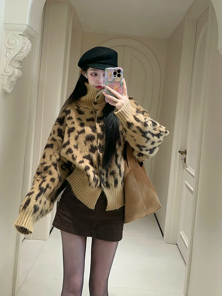 

Ретро-кардиган с леопардовым принтом в двух цветах, вязаный свитер с воротником-стойкой, женское свободное пушистое пальто, длинный вязаный кардиган-топ с узором «Медведь»