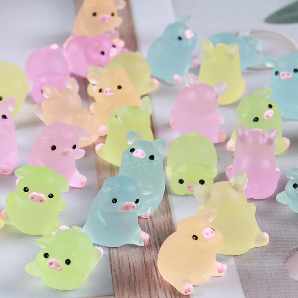 Kawaii Mini Luminous Resin Animal Cartoon Pig Glow in The Dark Miniatures Terrarium Figurines Home Decor DIY Crafts Accessories