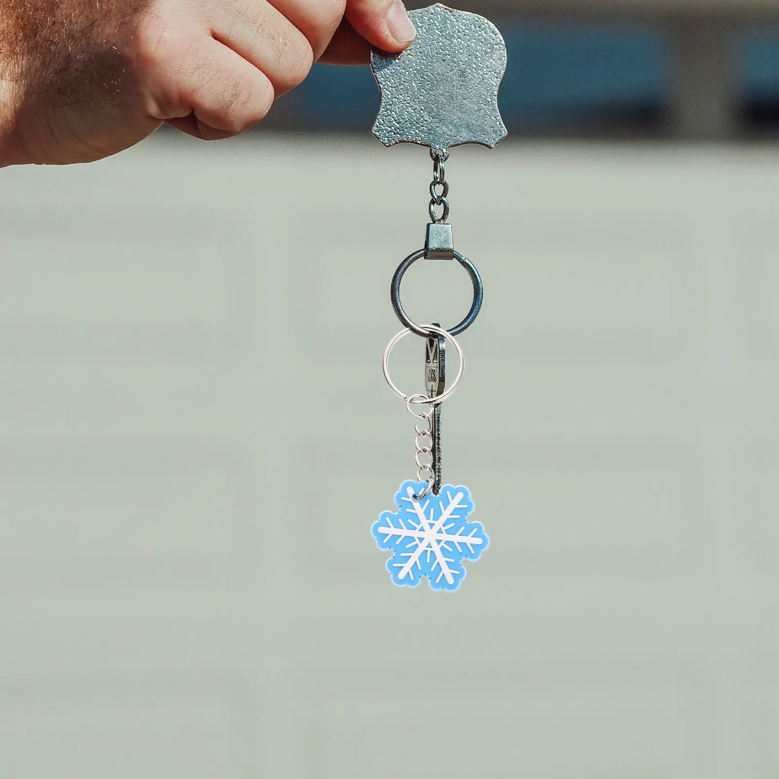 

10 Pcs Snowflake Keychains Cute Cartoon Christmas Pendants PVC Lightweight Bag Decor Keychain Gifts Adorable Xmas Rings Hanging