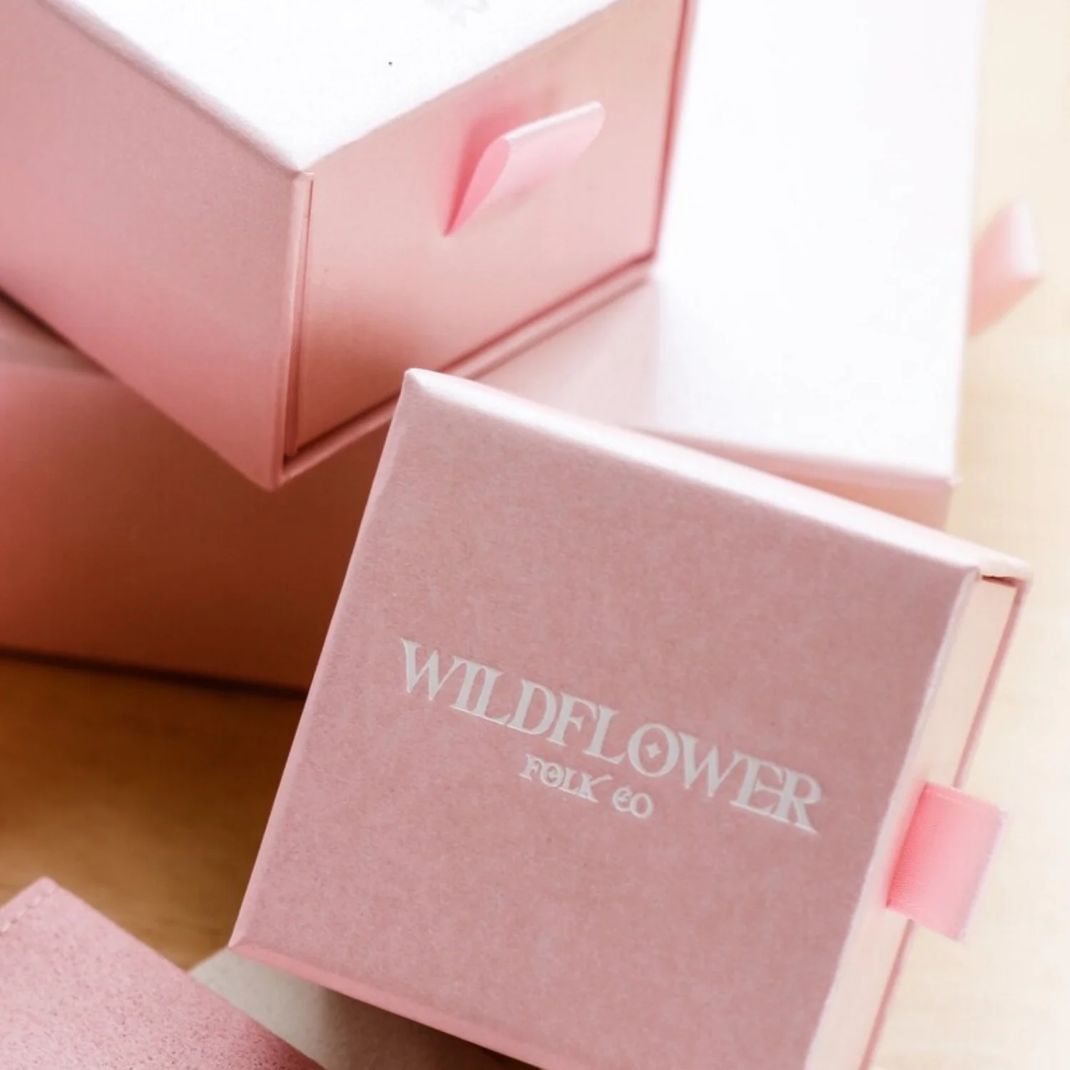 

20 шт. коробка для упаковки ювелирных изделий и набор мешочек, коробки и мешочки для ювелирных изделий на заказ с логотипом оптом