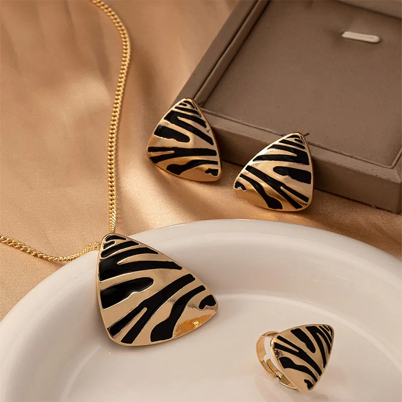 New Trendy Twill Zebra Pattern Pendant Necklace Ring Jewelry Set for Women Wedding Party 3PCS Bohemian Girls Triangular Earrings