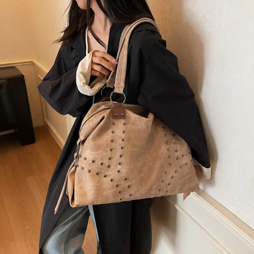 

PU Leather Rivet Shoulder Bags Retro American Style Large Capacity Locomotive Style Underarm Bag Fashion Design Solid Color