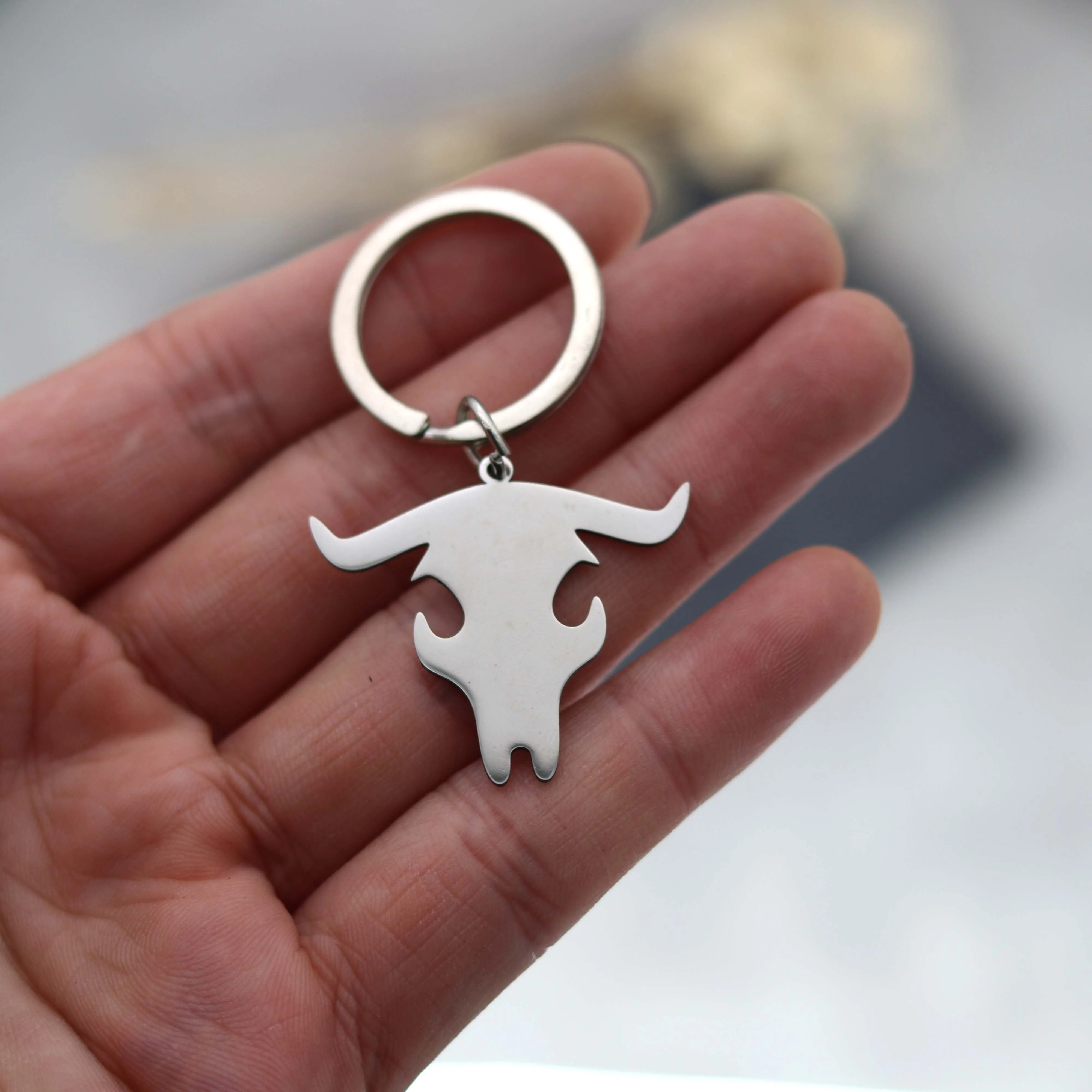 Stainless Steel Tibetan Yak Head Charms Keychain for Women Men Symbolizes Peace/Prosperity/Good Fortune Pendant Keyring Decor