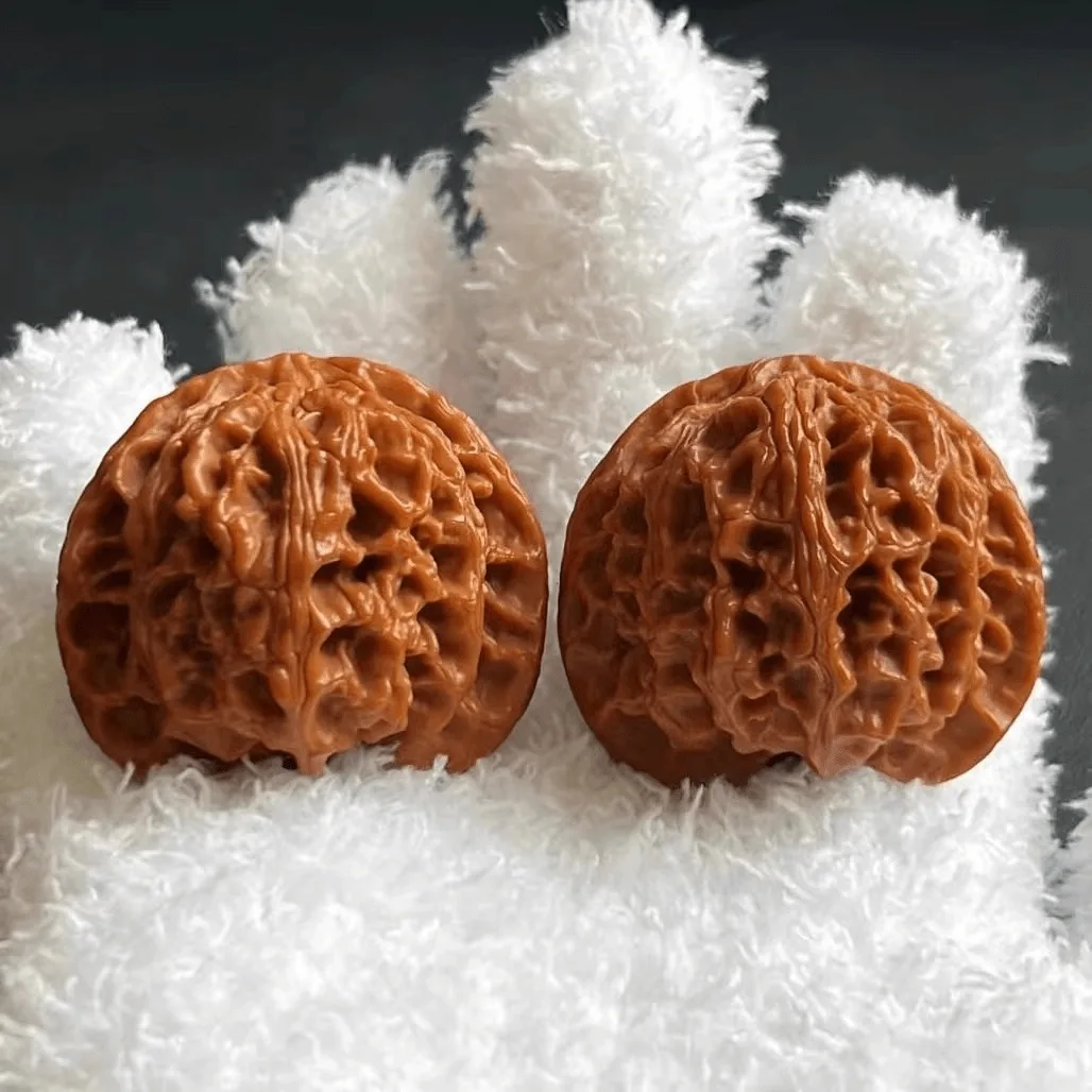Natural High Polished Wenwan Walnuts Traditional Chinese Fidget Toy For Stress Relief Hand Exercise Daily Play Multiple Sizes