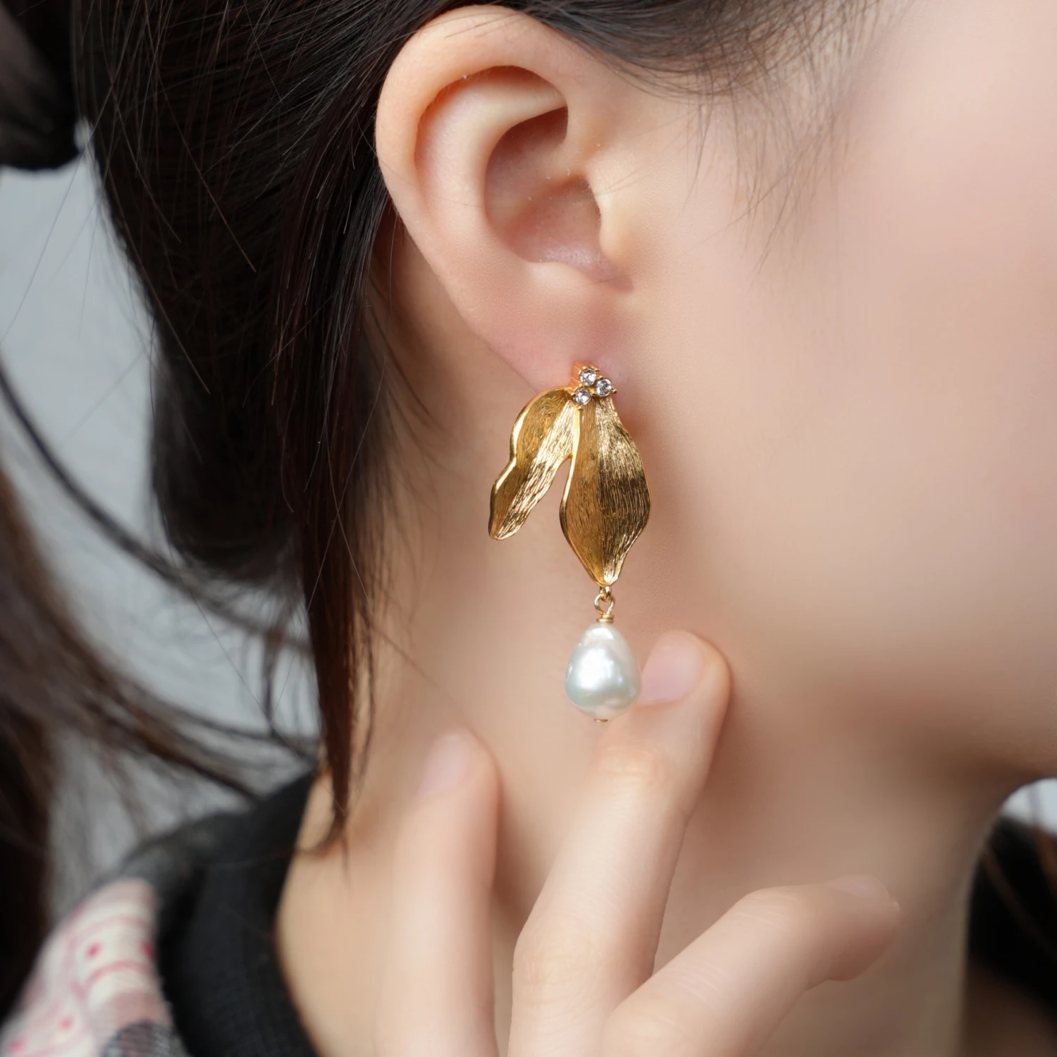 YAJUNIEL Floral Leaf Natural Baroque Freshwater Pearl Dangle Earrings for Women 24K Real Gold Plated Hypoallergenic Jewelry Gift