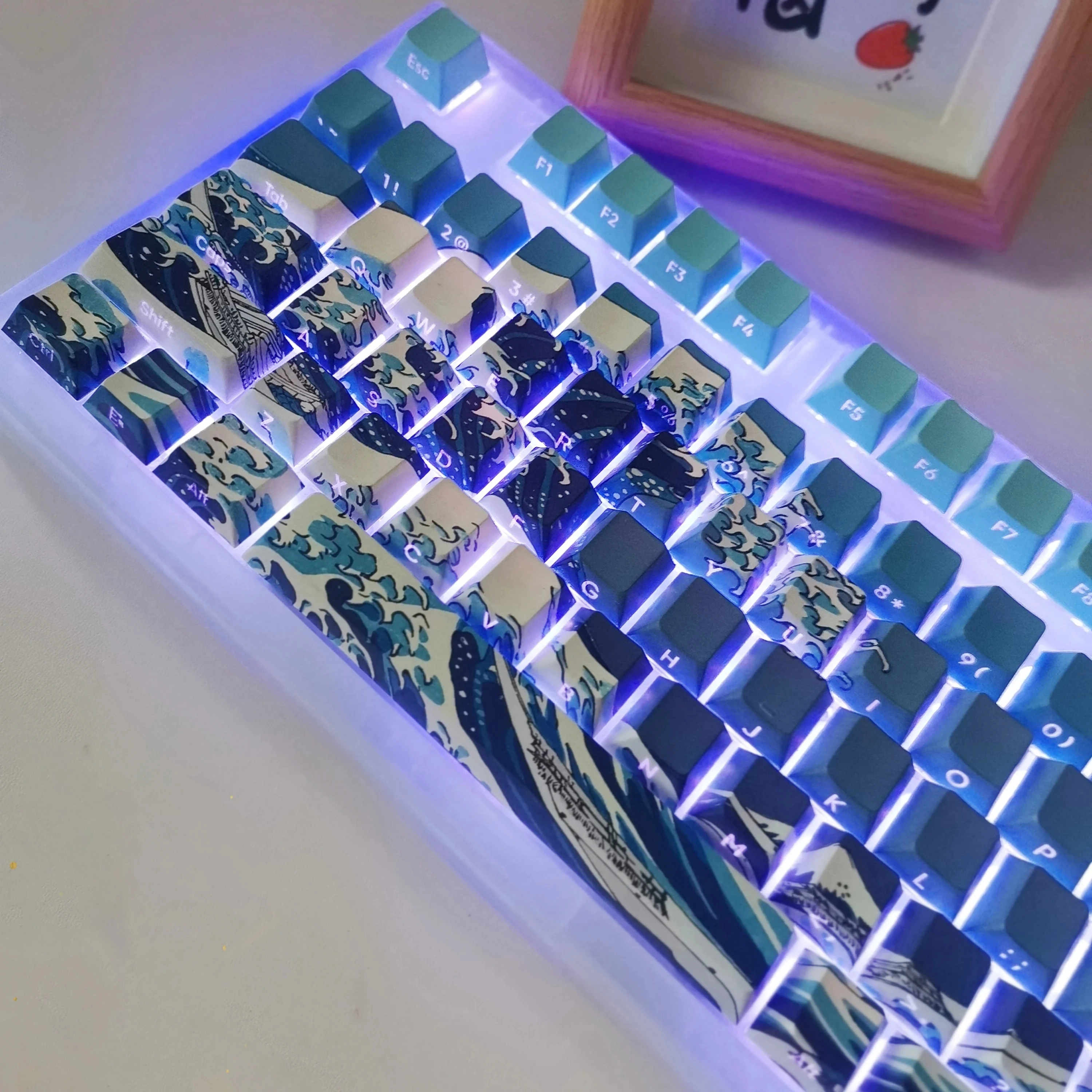 Tecla translúcida Ukiyoe Coral Sea, la gran ola de Kanagawa Cherry Profile PBT Dye-Sub para teclado mecánico para jugar