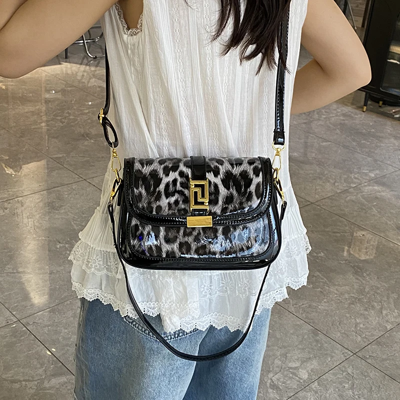 고품질 가죽으로 제작된 여성용 내구성 메신저 백, 핸즈프리 편의성을 위해 유명 디자이너가 제작한 크로스바디 캐리