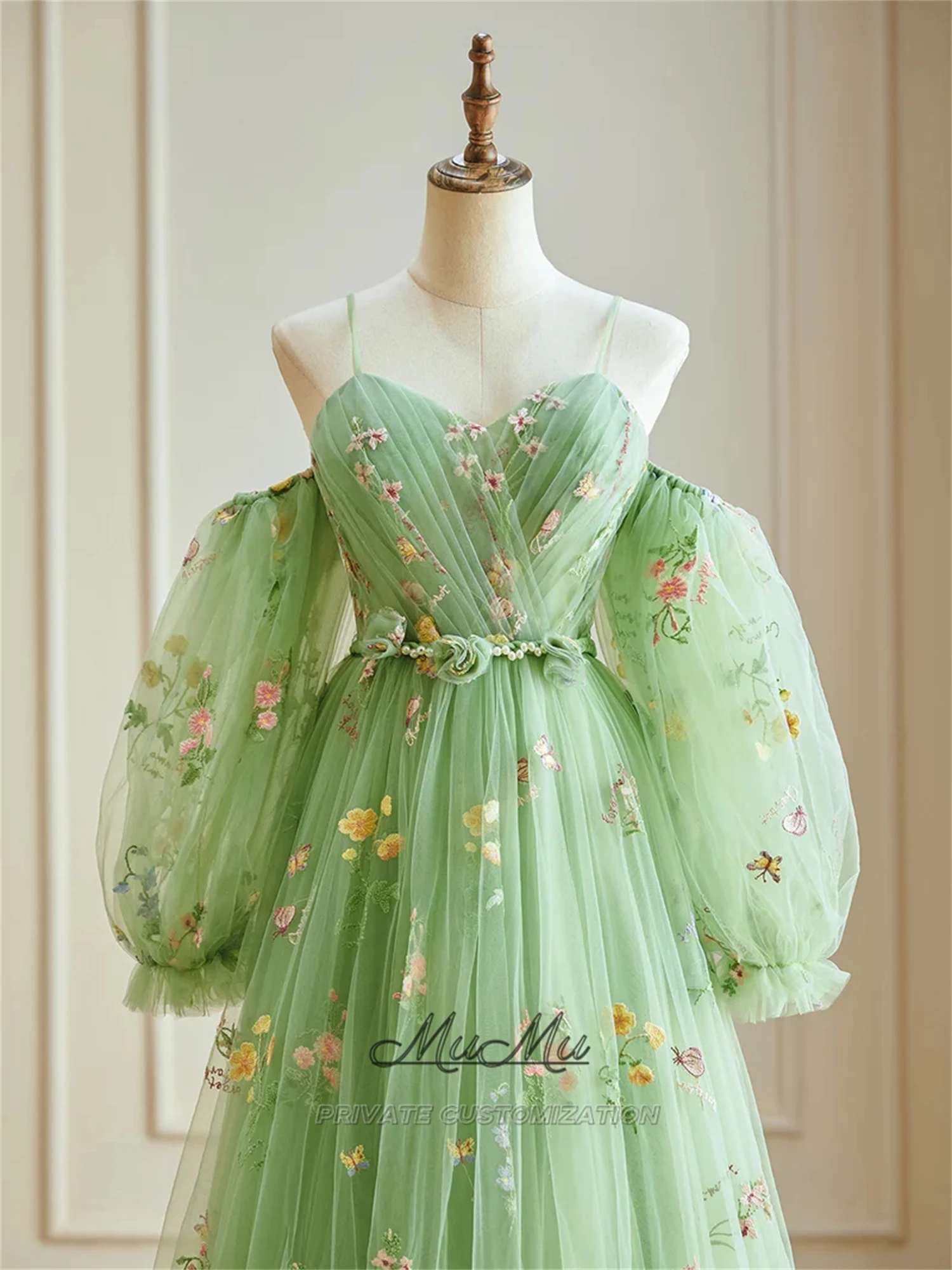 MuMu ที่กําหนดเองดอกไม้สีเขียวกระโปรงสําเร็จการศึกษาชุดปาร์ตี้ชุดราตรีชุดราตรี 15 ปี Quinceanera ชุด